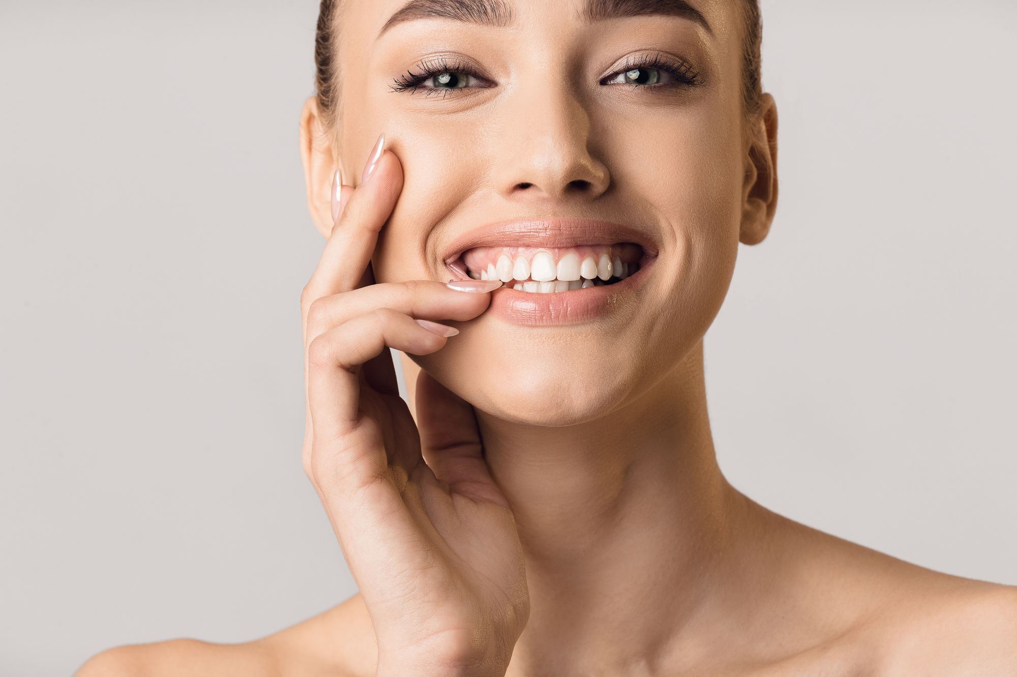Zahnaufhellung: Wo man Zähne am besten und günstigsten bleichen kann